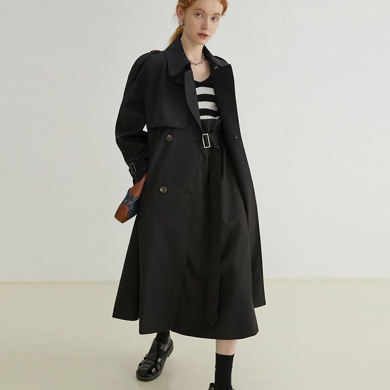 Trench Donna Medio-Lungo con Bottoni, Cintura e Spalline – Eleganza Stagionale
