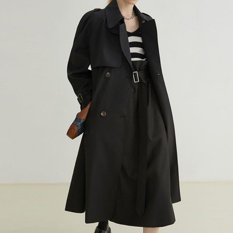 Trench Donna Medio-Lungo con Bottoni, Cintura e Spalline – Eleganza Stagionale